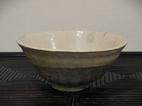 ③無地刷毛目鉢 1